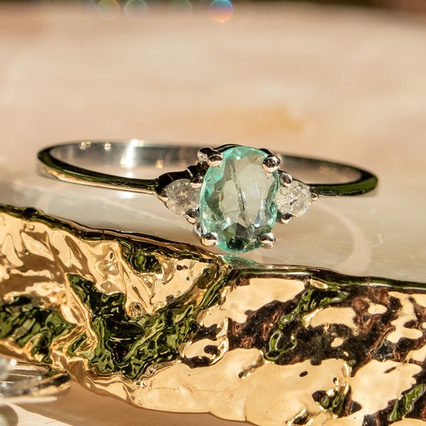 Anel Oval Turmalina Paraíba Double Diamantes 