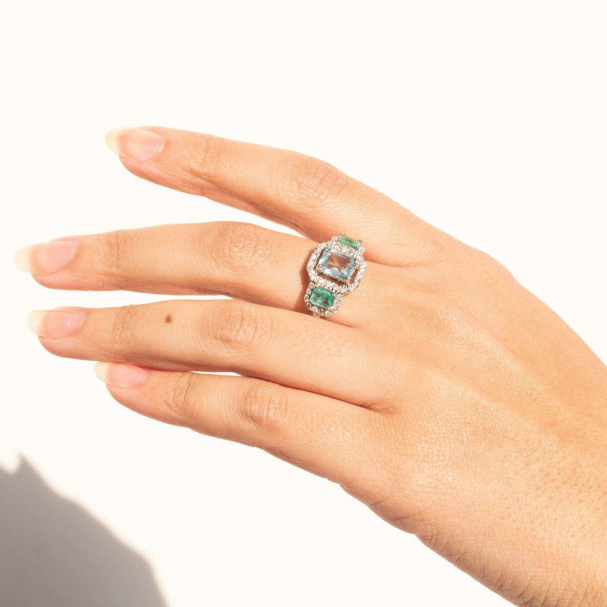 Anel Premium Diamantes Água Marinha e Esmeraldas