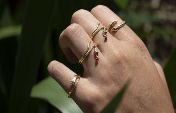 Anel Snake Esmeralda e Diamantes