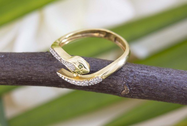 Anel Snake Esmeralda e Diamantes