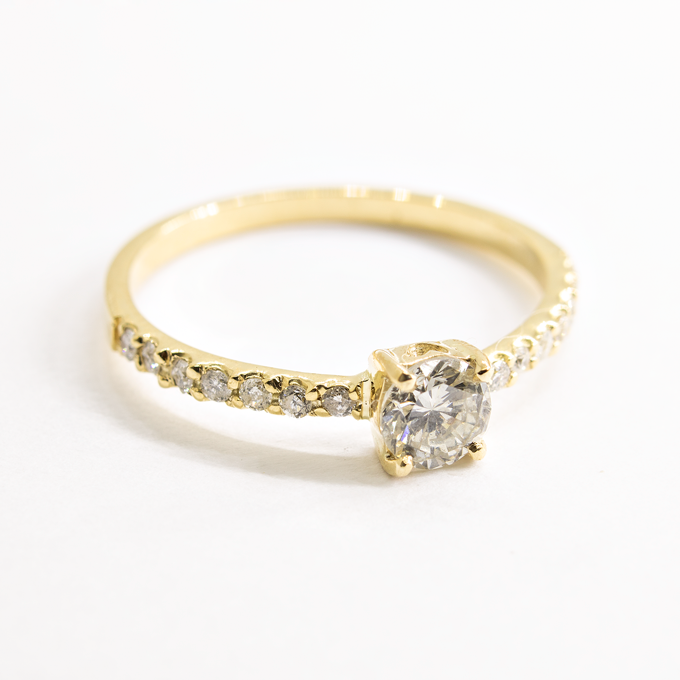 Anel solitário Diamante 20 pontos e diamantes no aro
