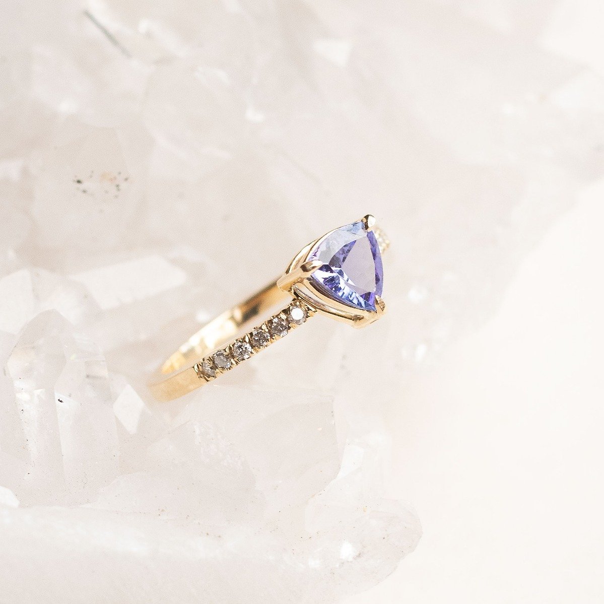 Anel Trilhon Tanzanita Diamantes