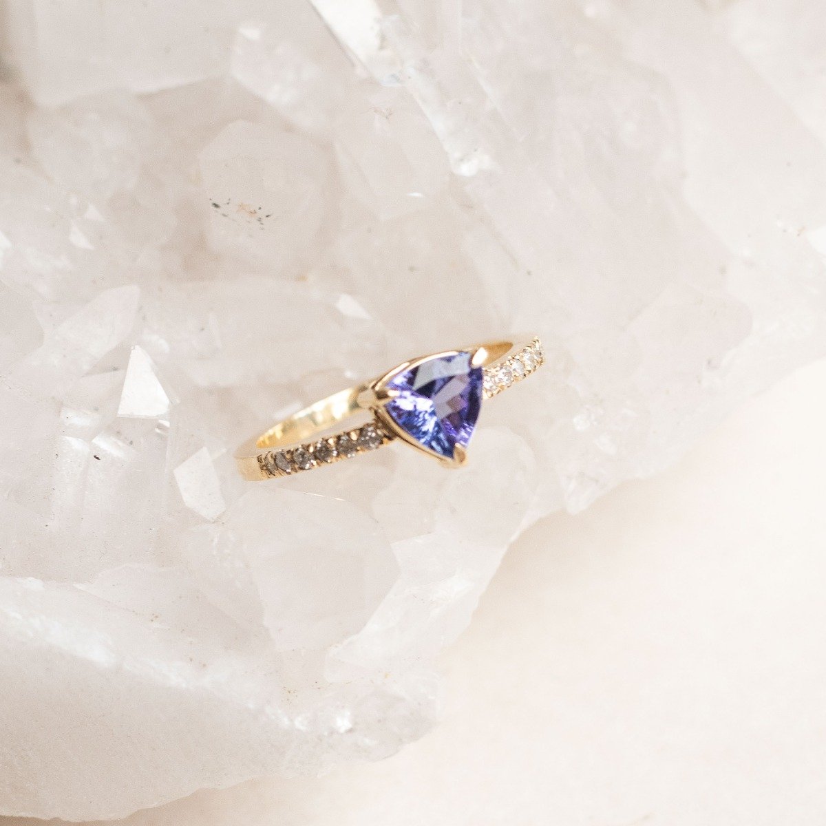 Anel Trilhon Tanzanita Diamantes