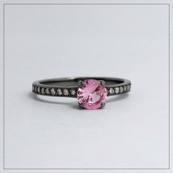 Anel Turmalina Rosa Redonda e Diamantes