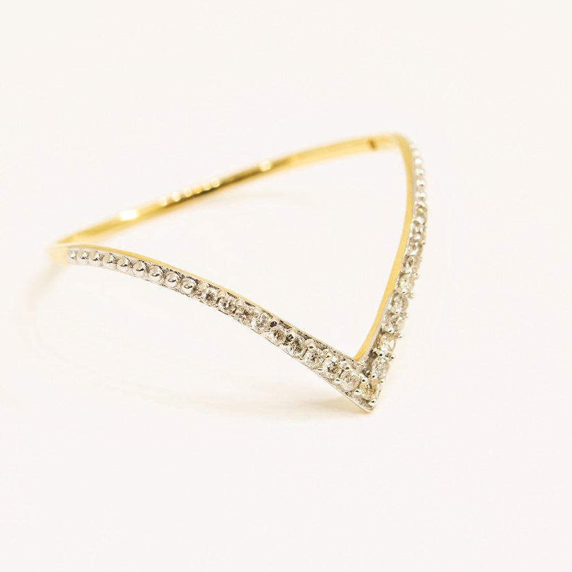Anel V diamantes