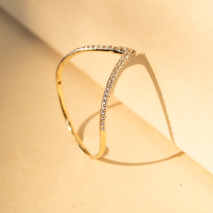Anel V diamantes