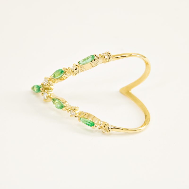 Anel V esmeraldas e diamantes 