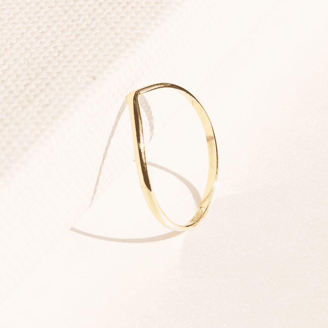 Anel V Ouro Liso 18K