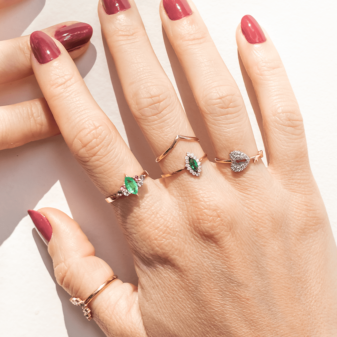 Anel V Ouro Liso 18K
