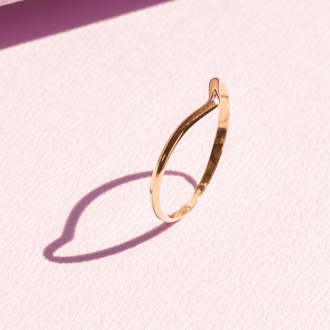 Anel V Ouro Liso 18K
