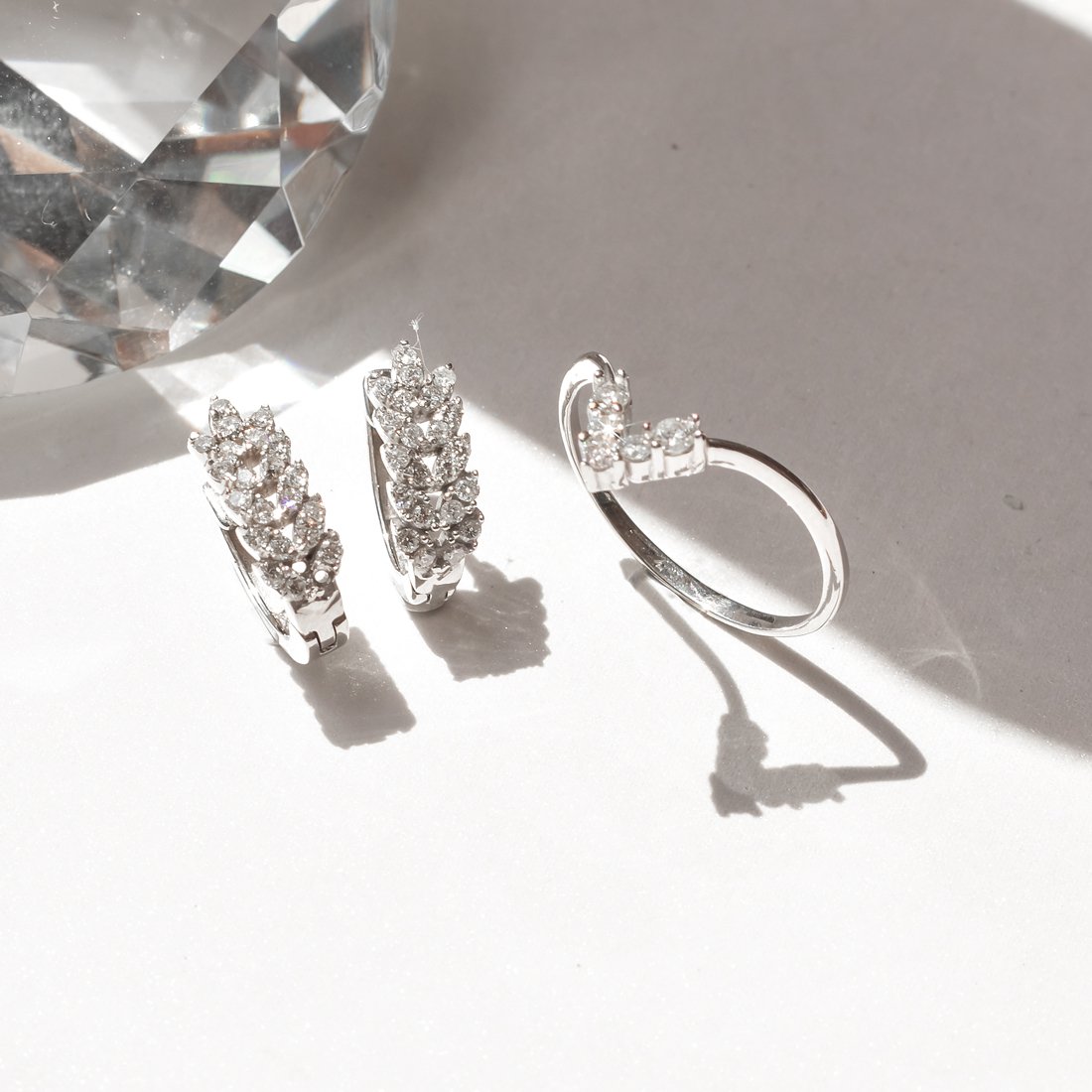 Argola Asa Navetes Diamantes 