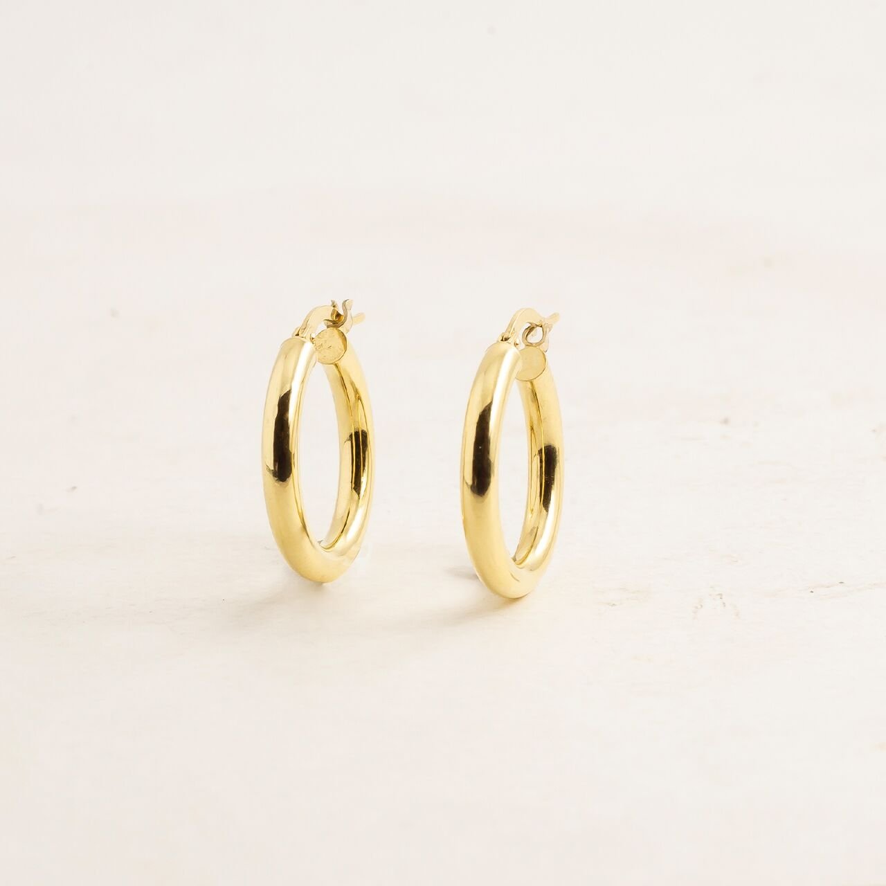 Argola Brigitte Pequena Ouro 18K