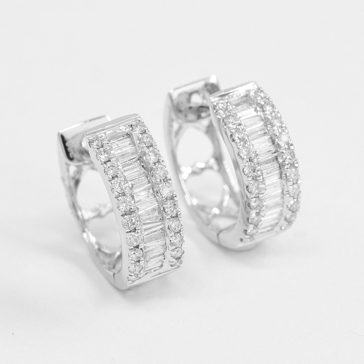 Argola Brilhantes e Baguetes Diamantes