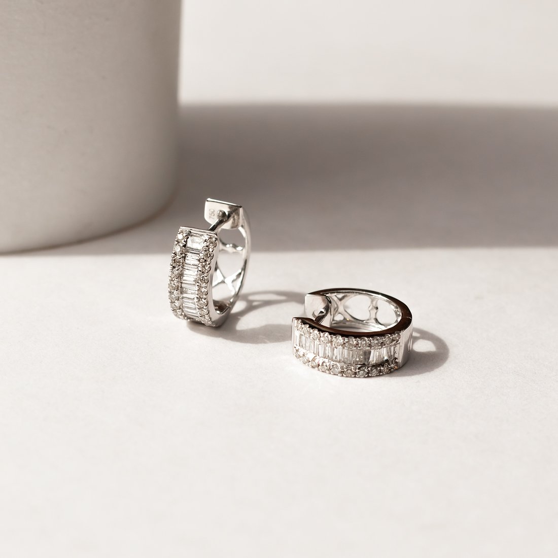 Argola Brilhantes e Baguetes Diamantes