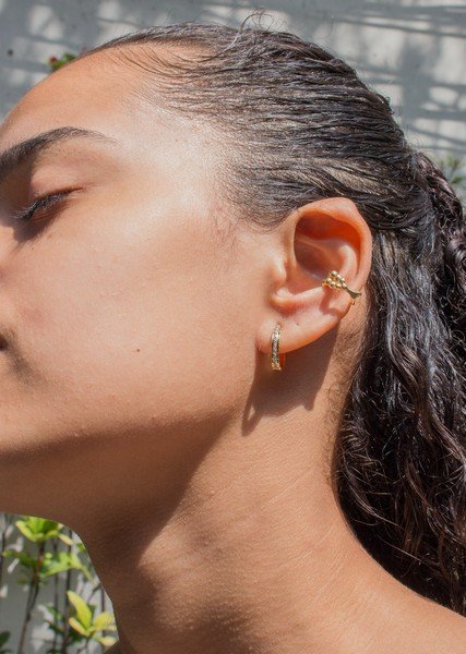 Argola e Diamantes Ouro 18k