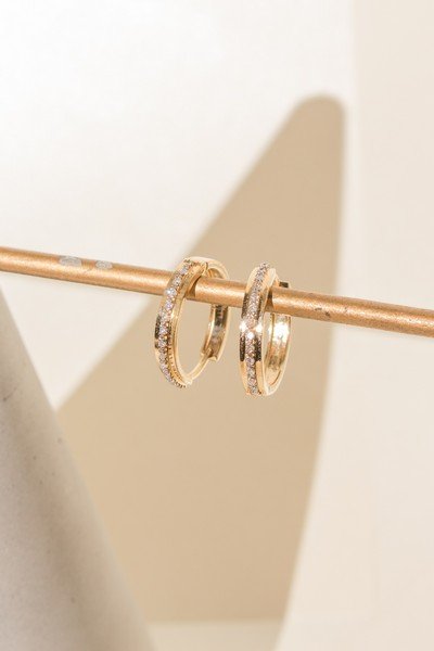 Argola e Diamantes Ouro 18k