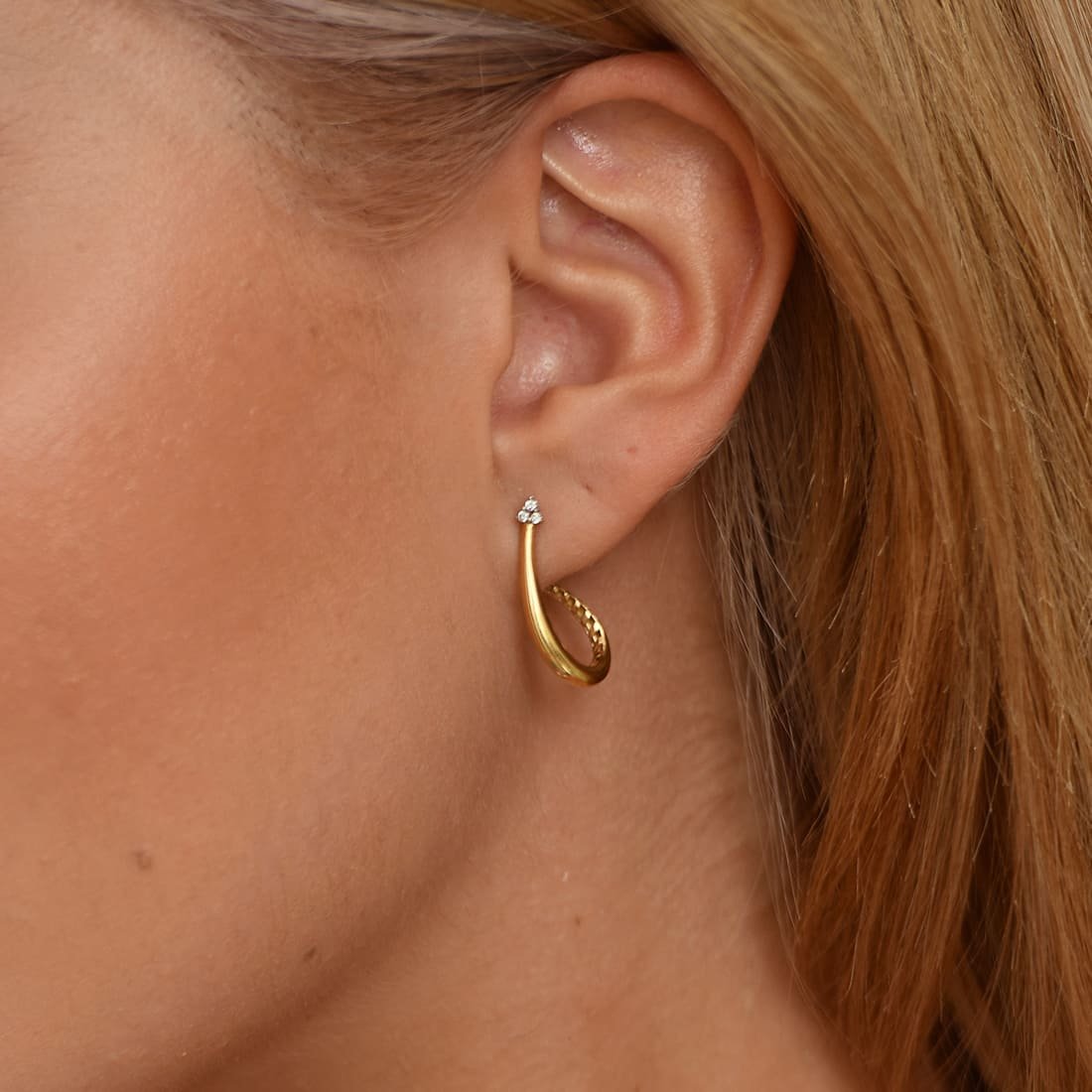 Argola Flecha Ouro 18k
