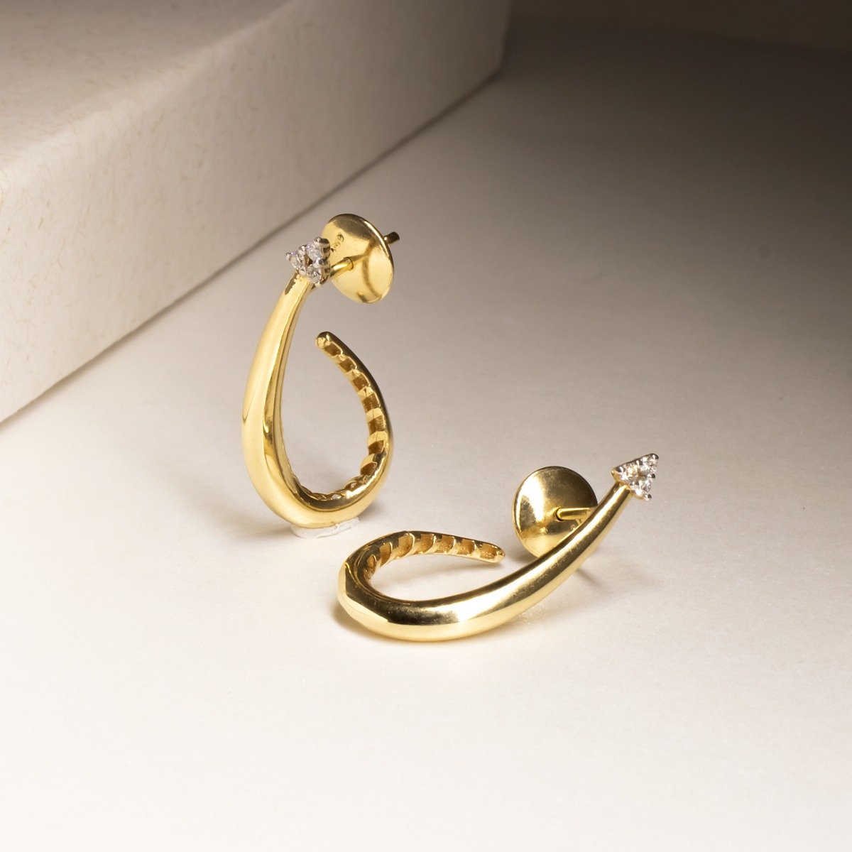 Argola Flecha Ouro 18k