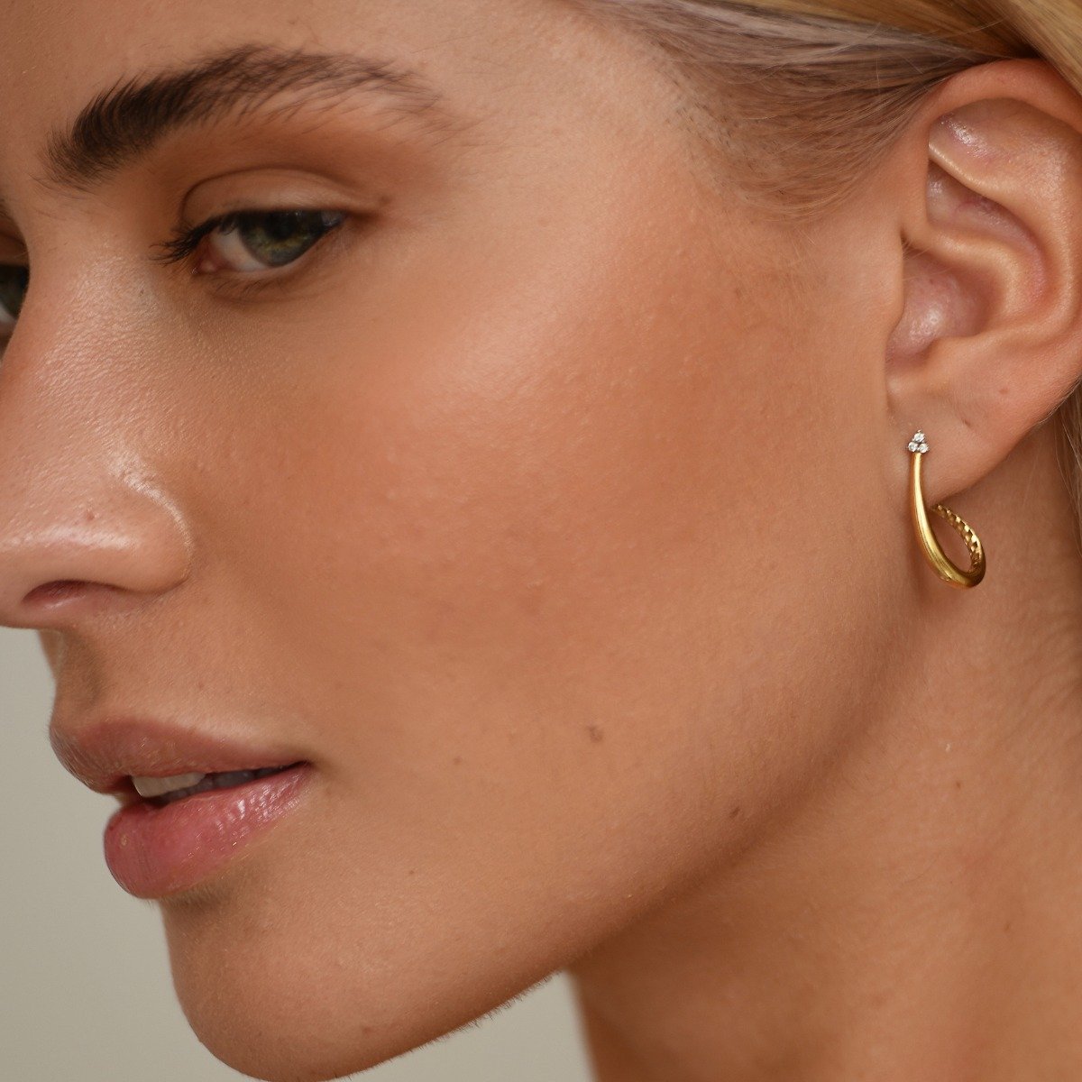 Argola Flecha Ouro 18k