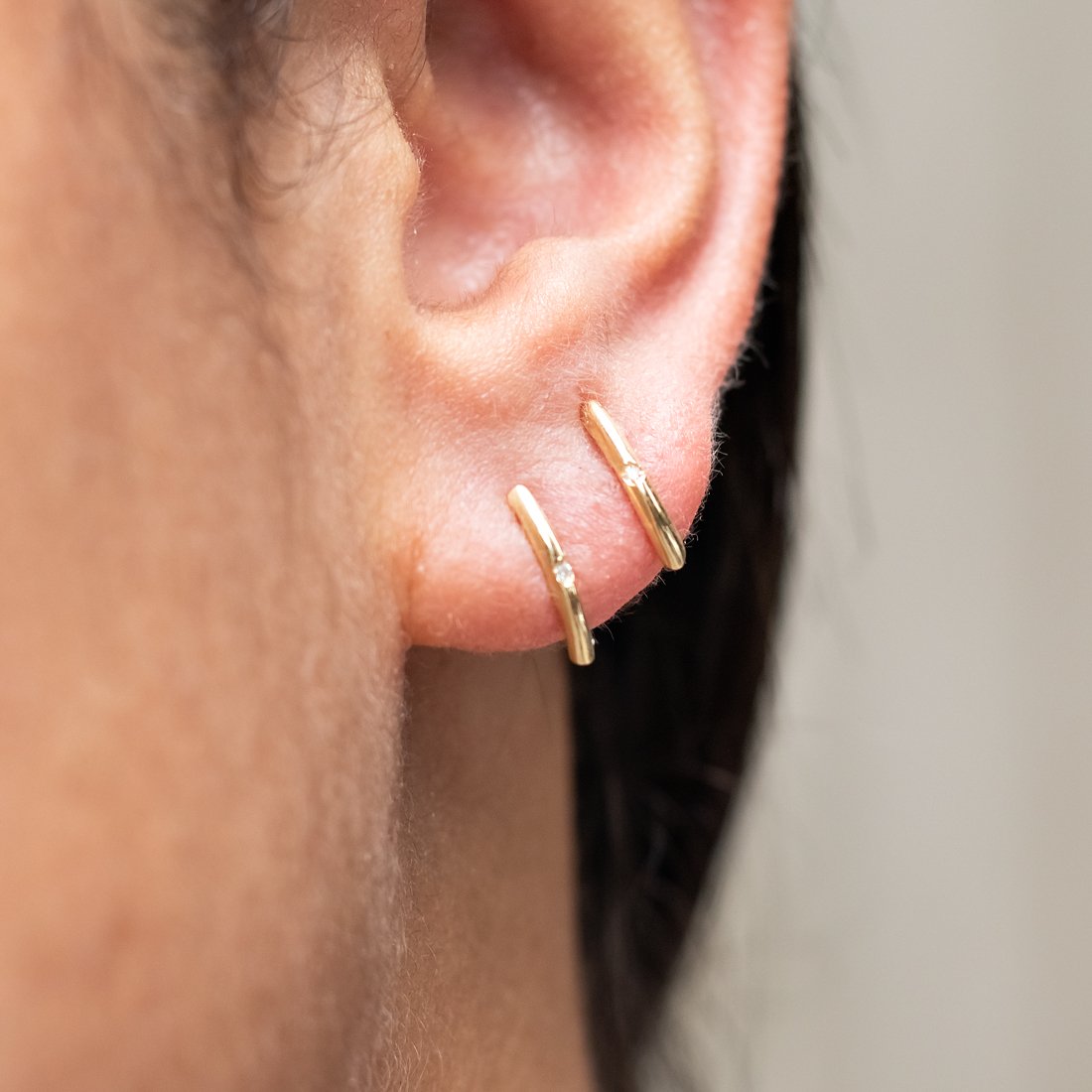 Argola Garra Minimal Style Ouro 18K Diamante