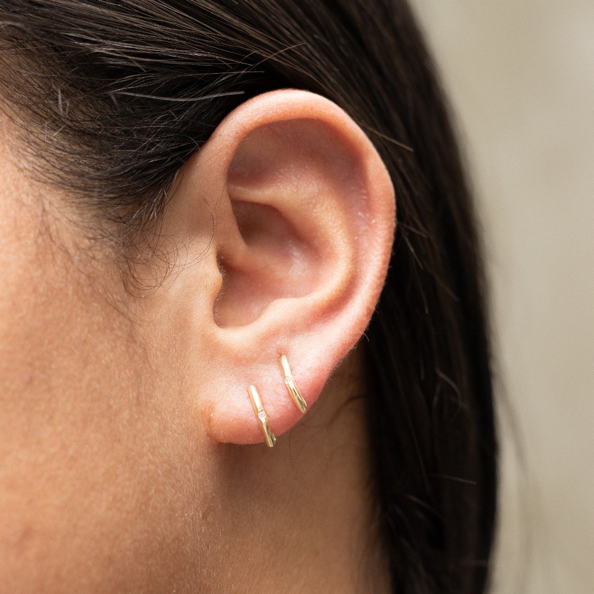 Argola Garra Minimal Style Ouro 18K Diamante