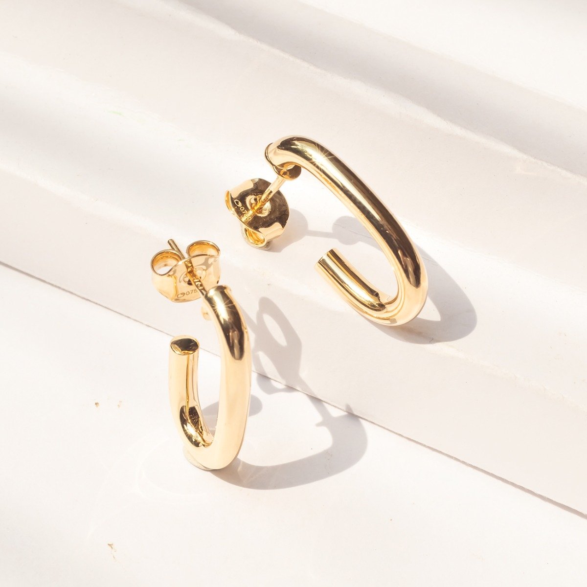 Argola Retangular Brigitte Ouro 18k