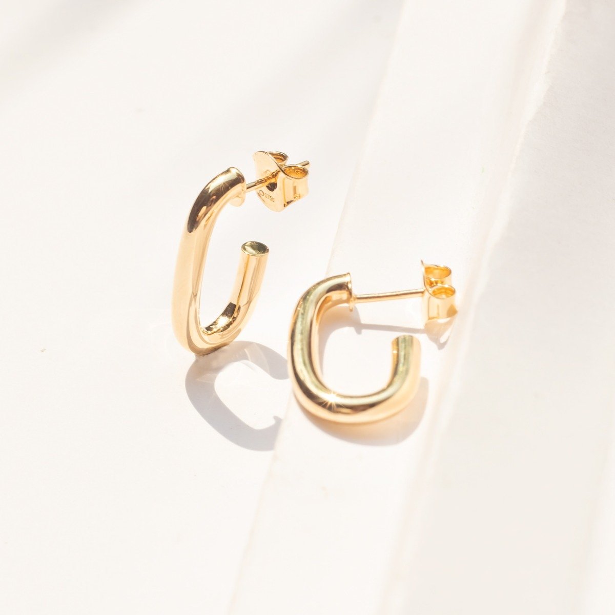 Argola Retangular Brigitte Ouro 18k