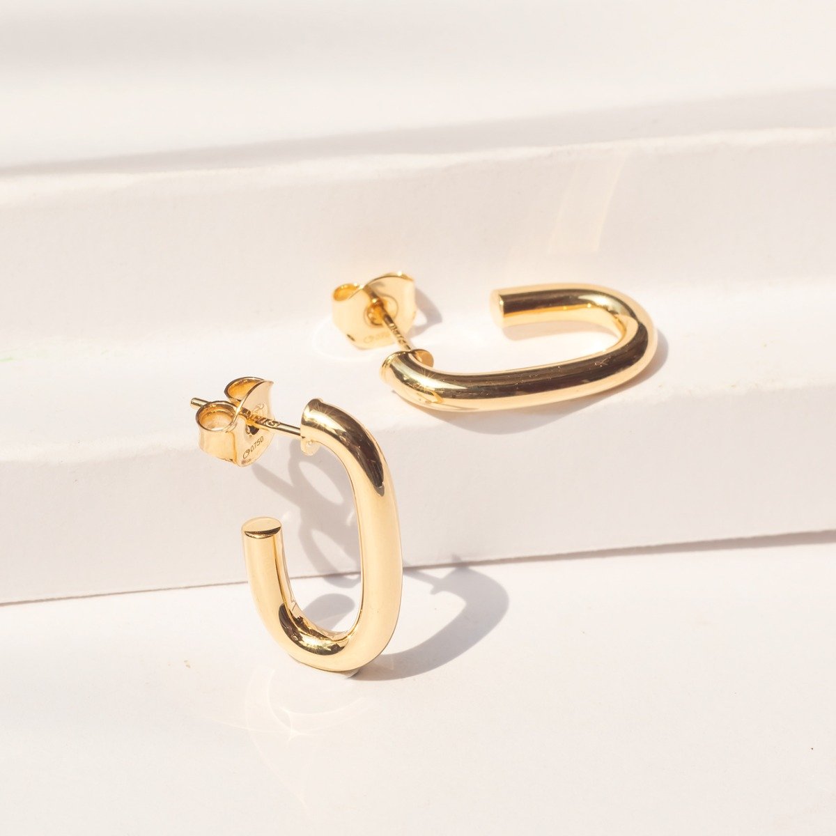 Argola Retangular Brigitte Ouro 18k