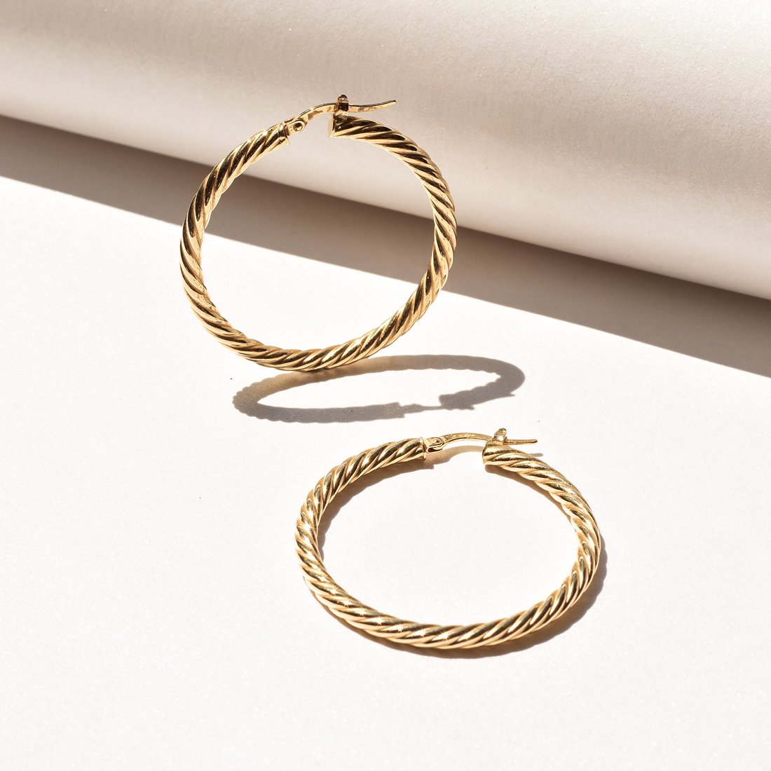 Argola Torcida Ouro 18K