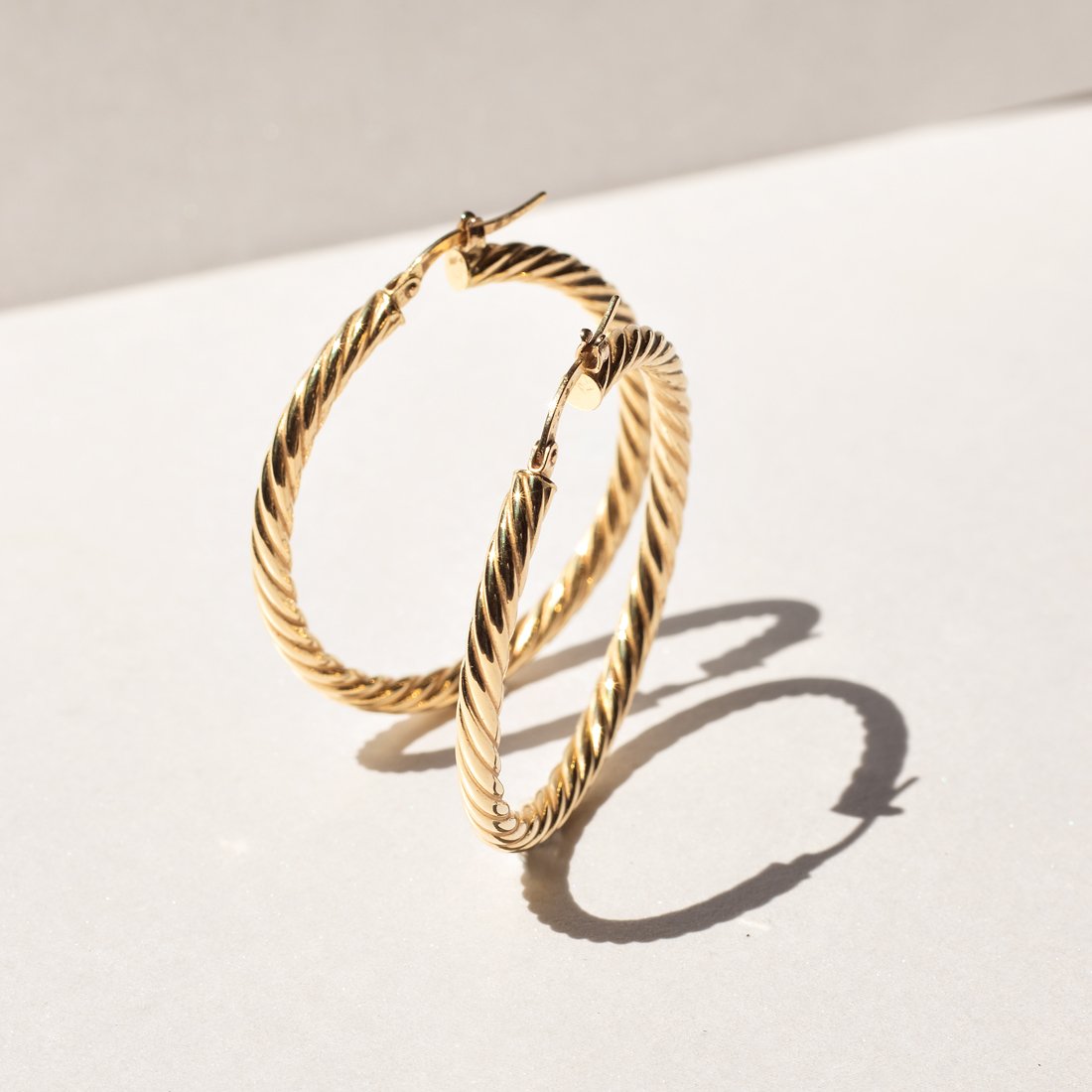 Argola Torcida Ouro 18K