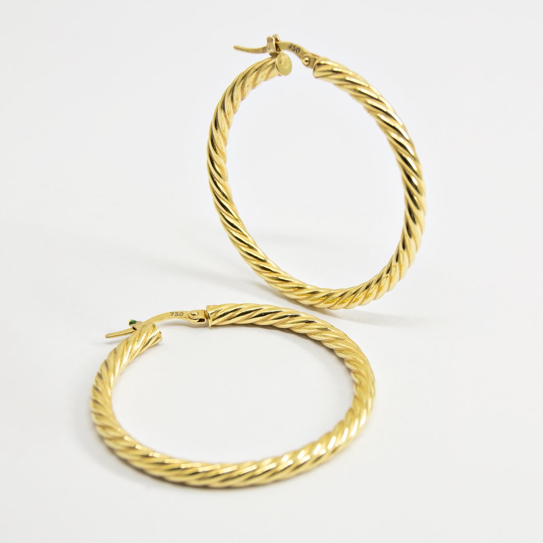 Argola Torcida Ouro 18K
