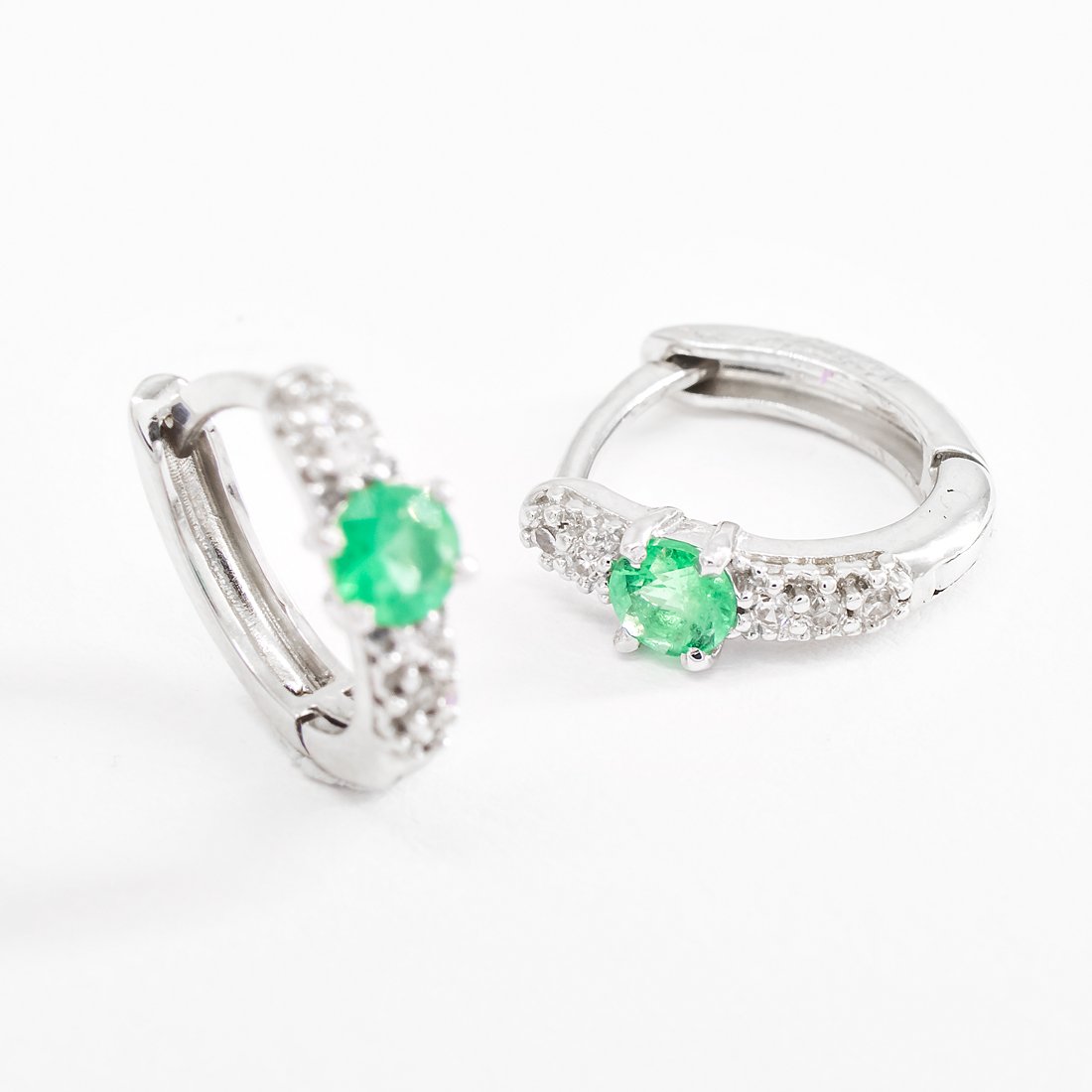 Argolinha Pequena Esmeralda e Diamantes
