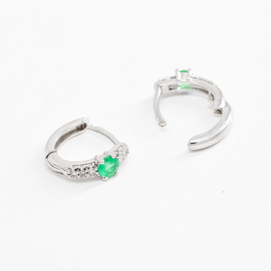 Argolinha Pequena Esmeralda e Diamantes