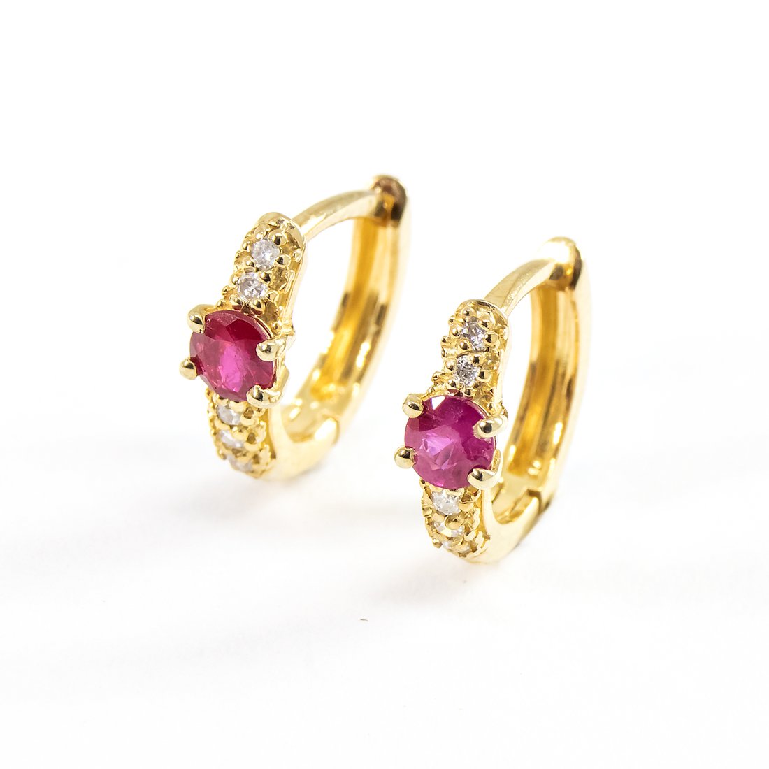 Argolinha Pequena Rubi e Diamantes