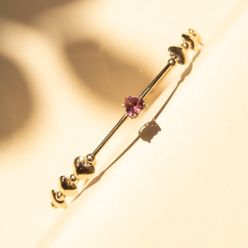 Bracelete corações turmalina rosa bolinhas e corações chapinha
