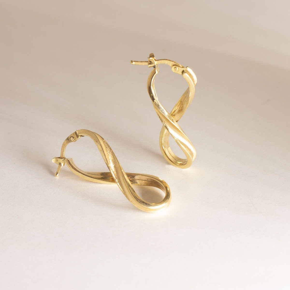 Brinco Argola 8 Ouro 18K