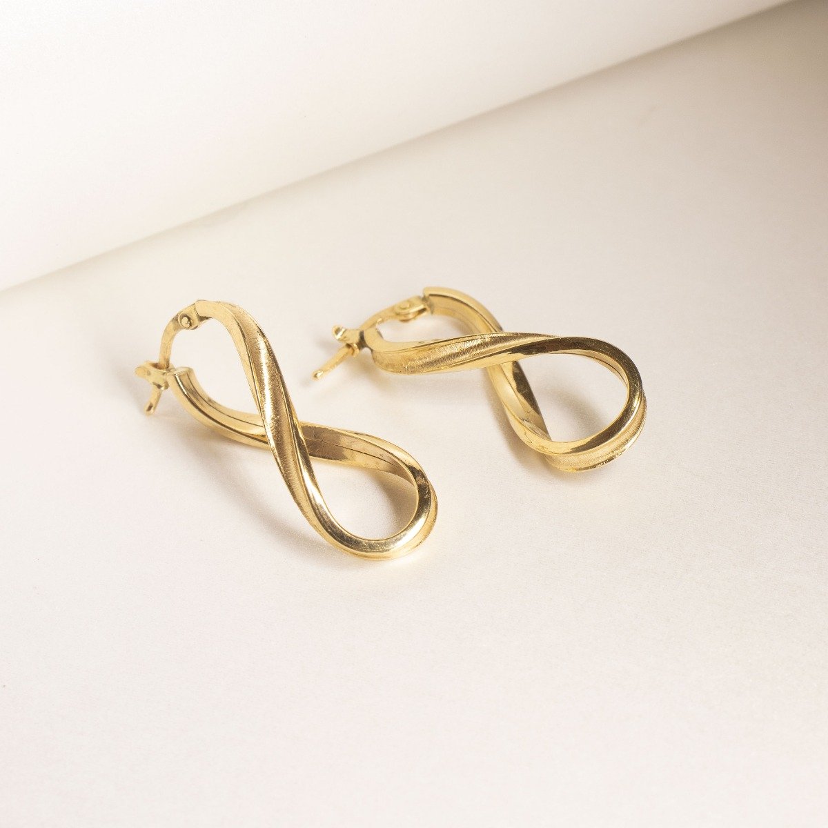 Brinco Argola 8 Ouro 18K