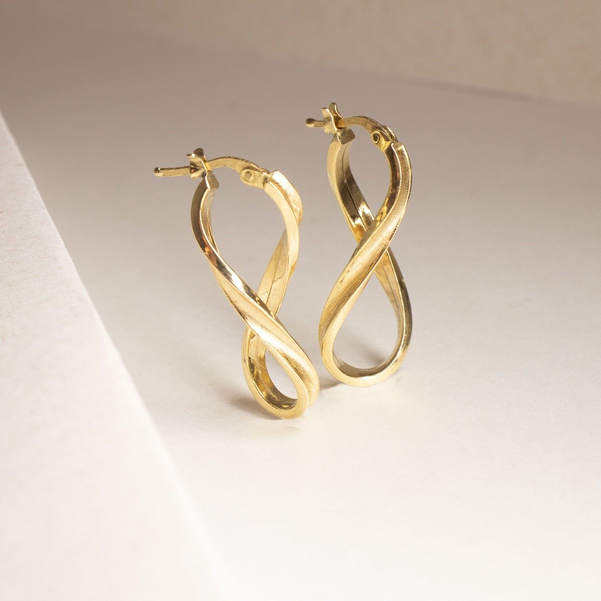 Brinco Argola 8 Ouro 18K