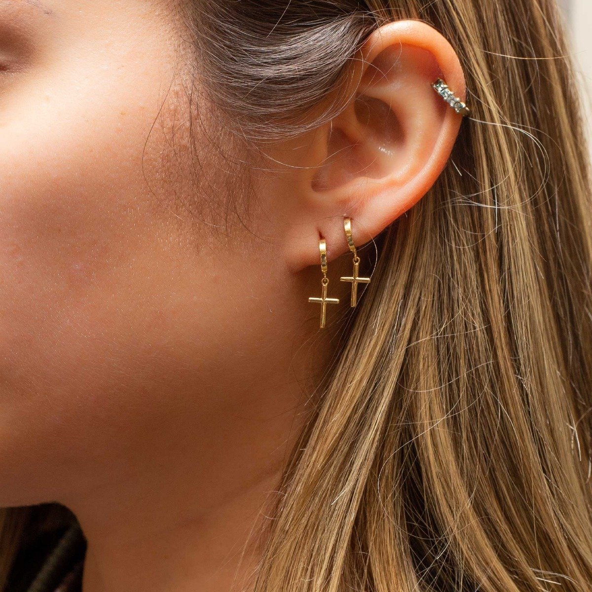 Brinco Argola Cruz Pequena em Ouro 18k