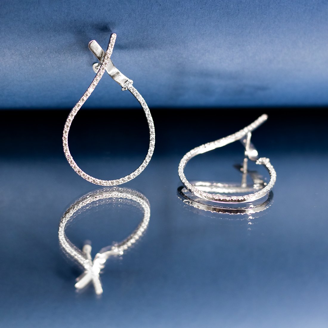 Brinco Argola Gota Zircônias