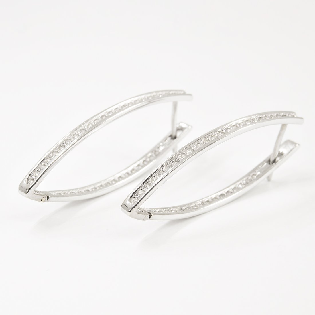 Brinco Argola Oval Pontuda Diamantes