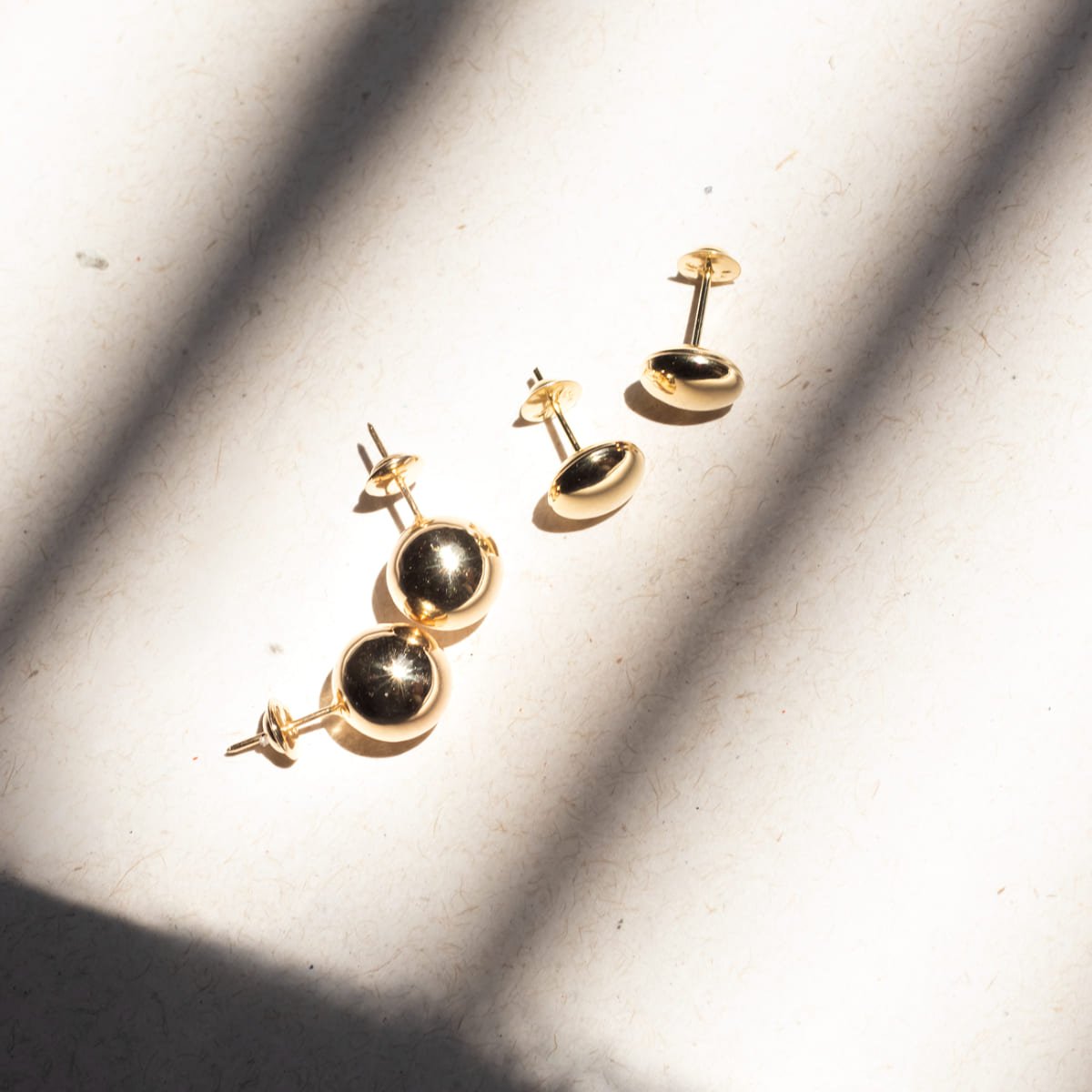 Brinco Botão Ouro 18 K 