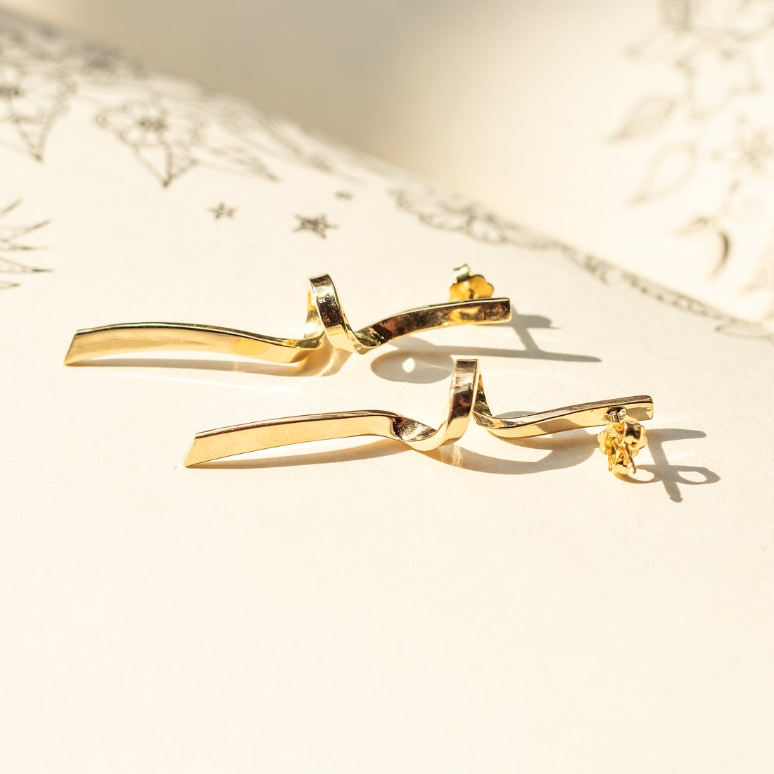 Brinco Confete Ouro Liso