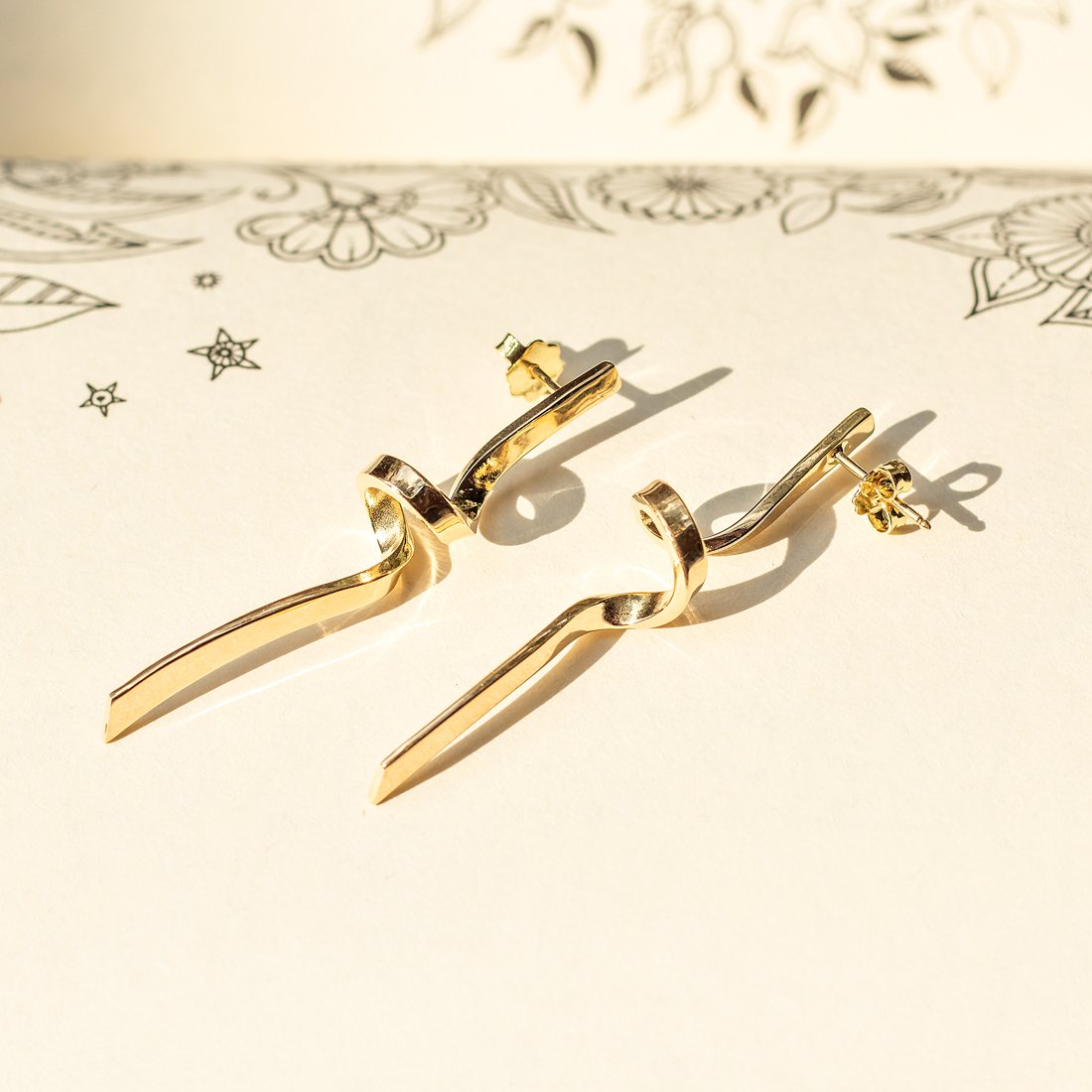 Brinco Confete Ouro Liso