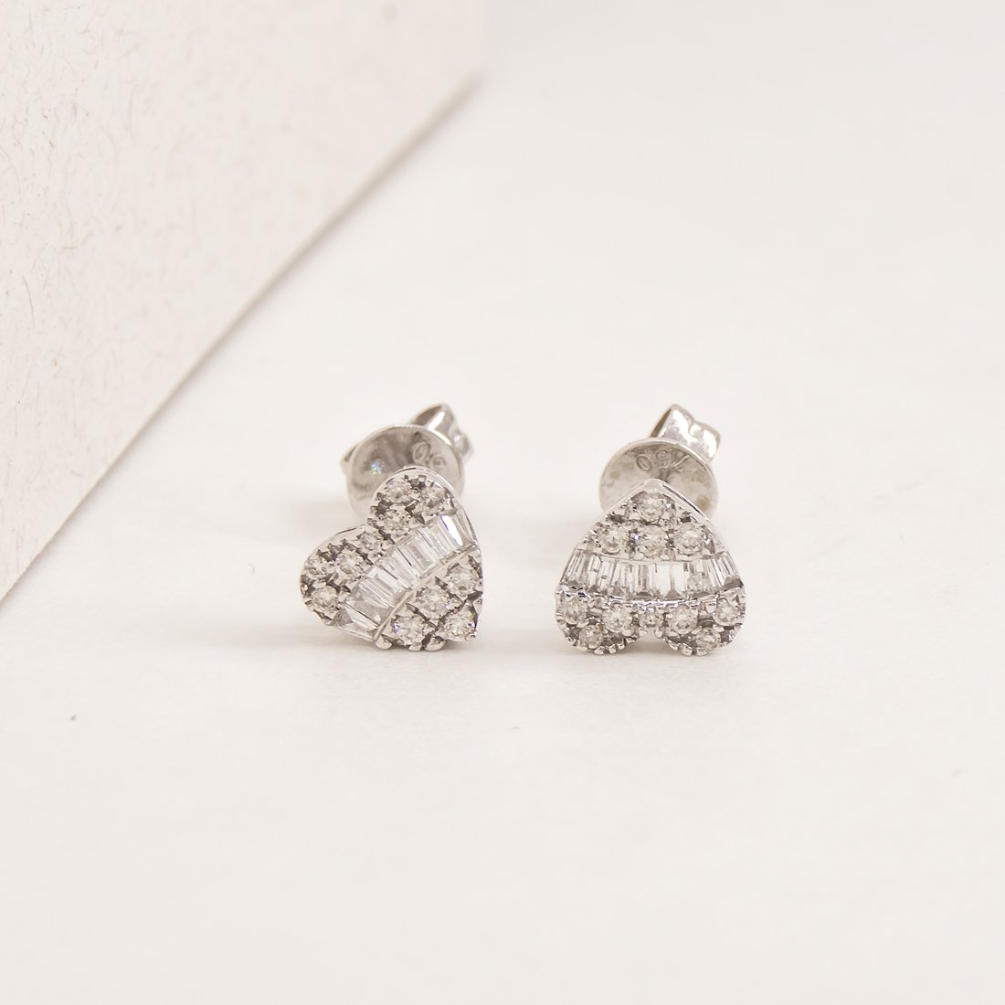 Brinco Coração Baguetes e Diamantes 
