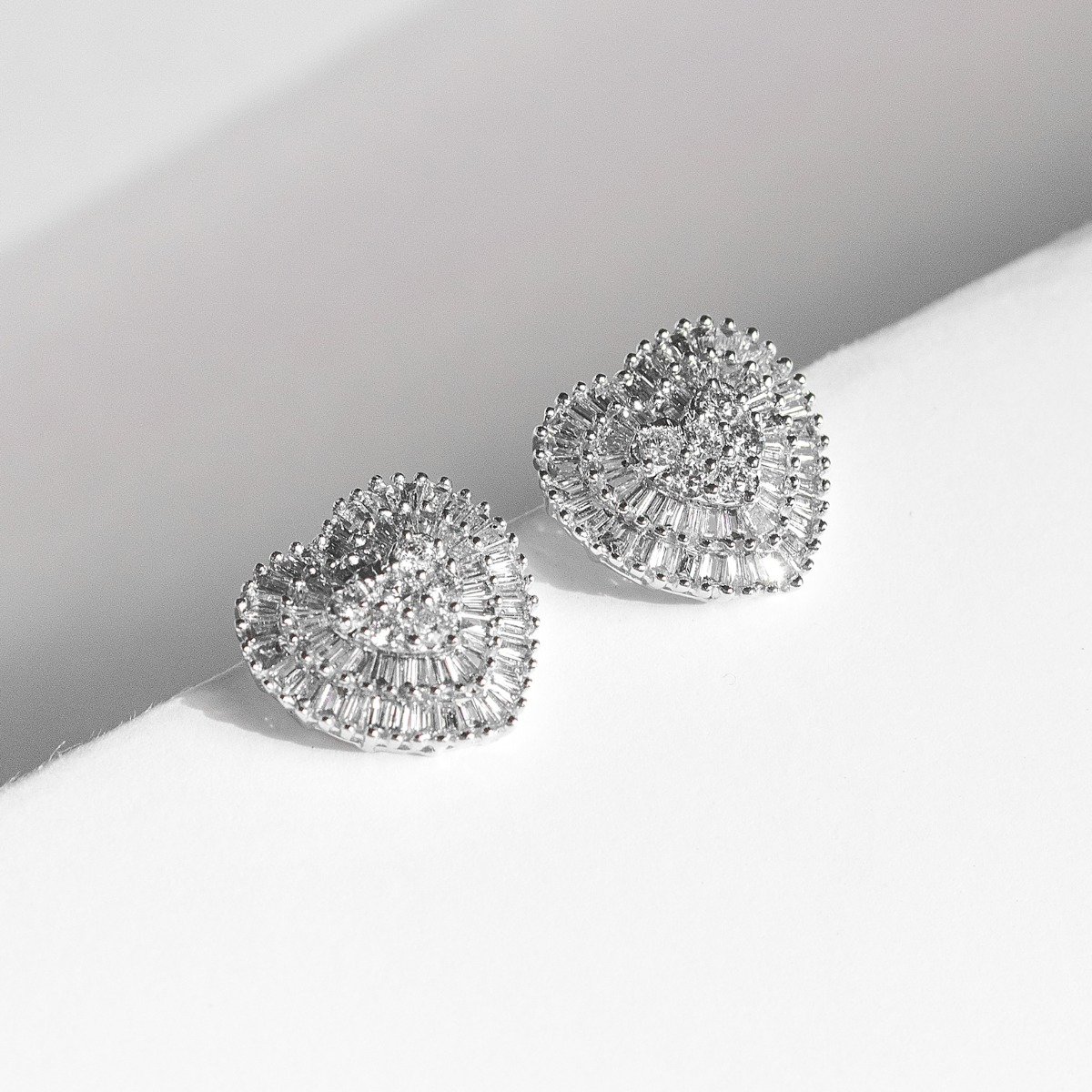 Brinco Coração Diamantes Baguetes