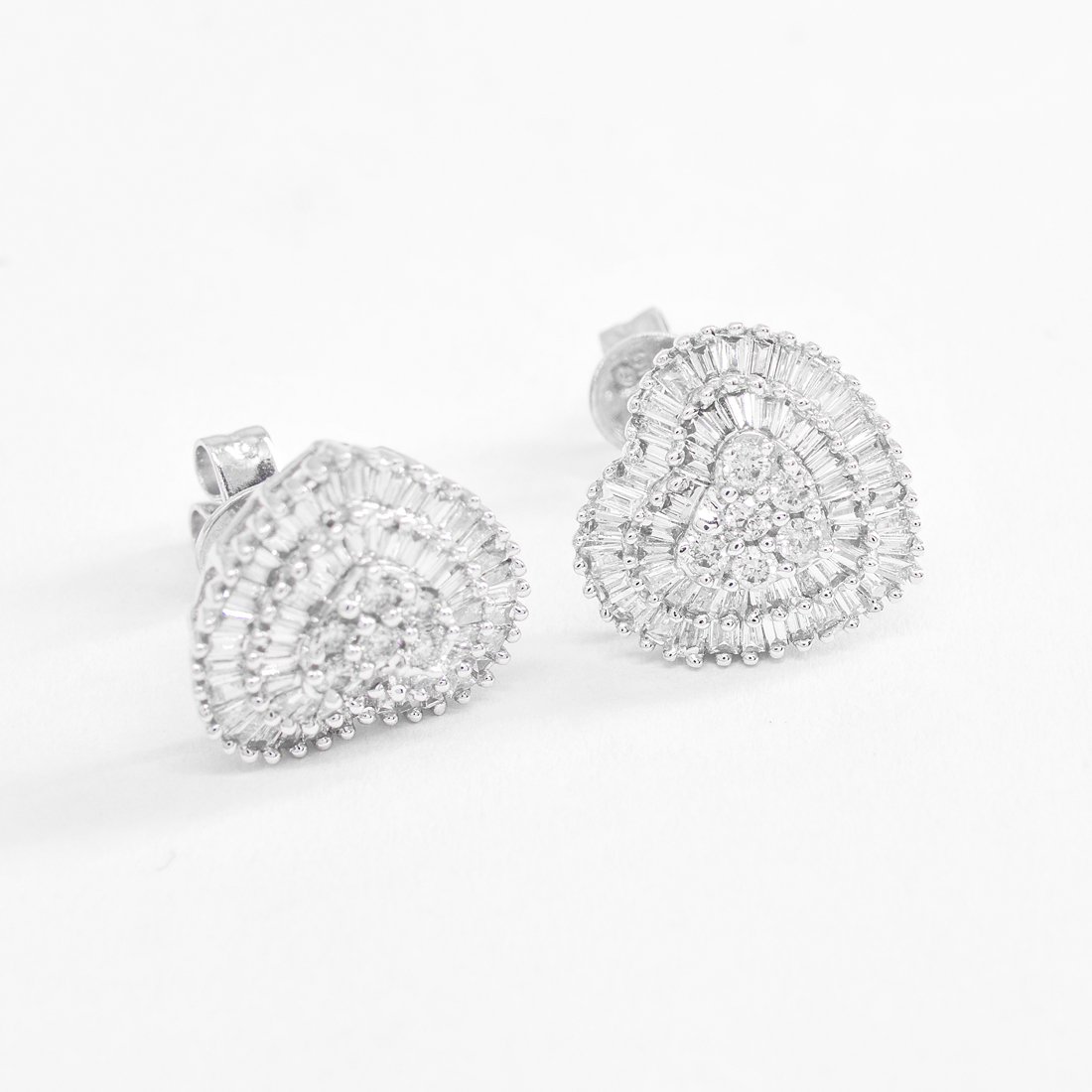 Brinco Coração Diamantes Baguetes