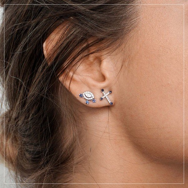 Brinco Cruz Safiras Diamantes em Ouro 18K