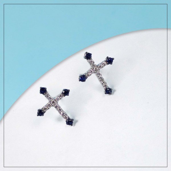 Brinco Cruz Safiras Diamantes em Ouro 18K