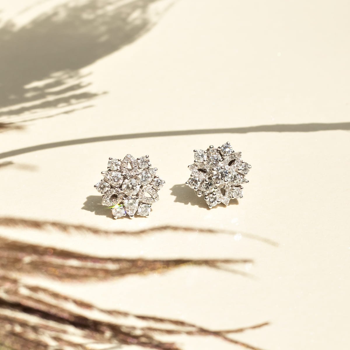 Brinco Design Flor Diamantes